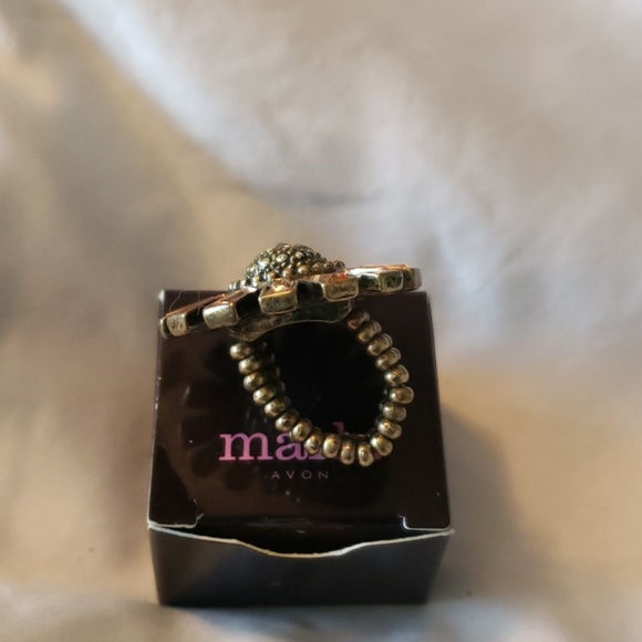 AVON MARK JEWELRY - Picture 2 of 3